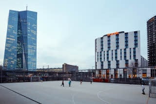 Exterior football Scandic Frankfurt Hafenpark
