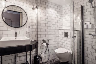 Standard Family Four bathroom 