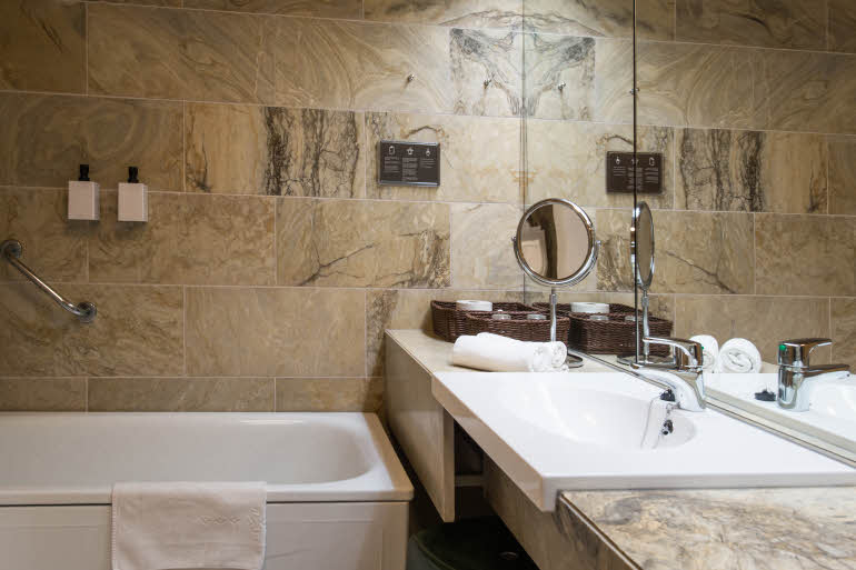 master suite bathroom scandic polar rovaniemi