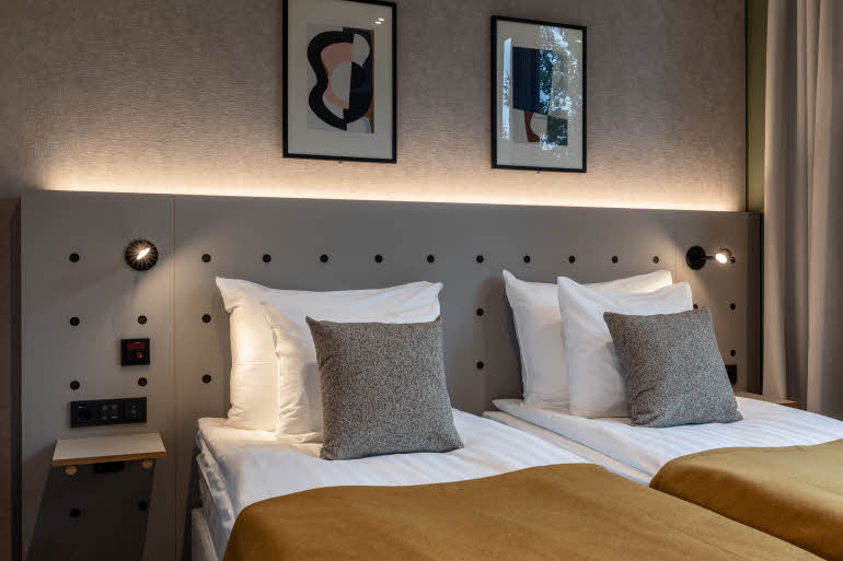 Twin Superior room at Scandic Helsinki Hub