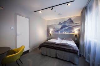 Master suite bedroom
