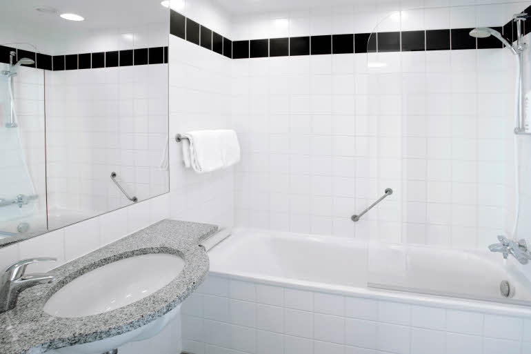 bathtub in junior suit at Scandic Olympic in Esbjerg