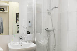 Standard Room - Bathroom