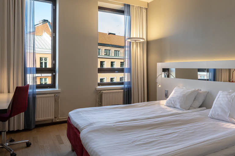 standard twin room at scandic kaisaniemi in helsinki