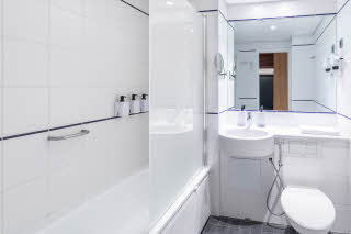 superior room bathroom in scandic espoo