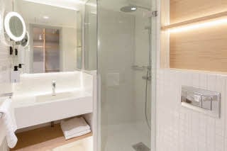 Scandic Helsinki Aviacongress Standard family four bathroom 