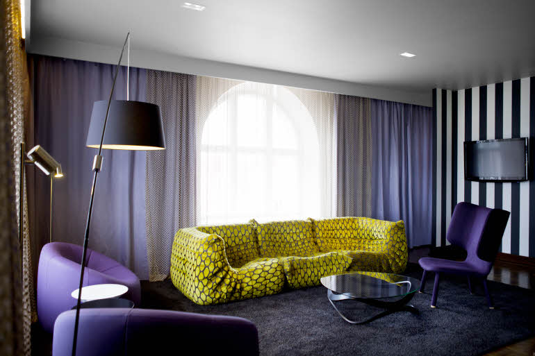 Suite, living room
