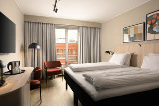 Standard room with king size bed