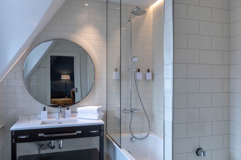 Bathroom in Junior Suite at Scandic Grand Central Helsinki