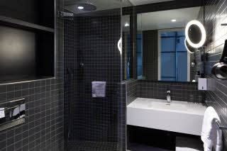 Scandic Helsinki Aviacongress Superior king bathroom 