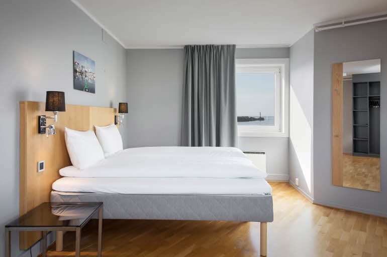 Room Standard Queen bed Scandic Vestfjord Lofoten