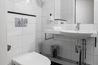 Bathroom, standard