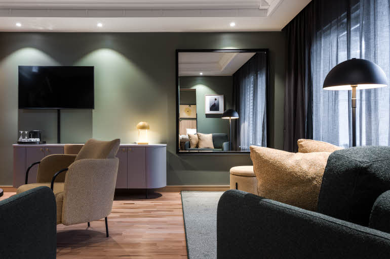 seating area in junior suite at scandic rukahovi in ruka