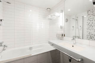bathroom in family room at scandic stavanger city