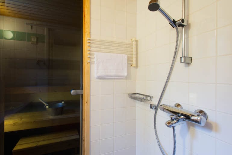 Apartment bathroom 