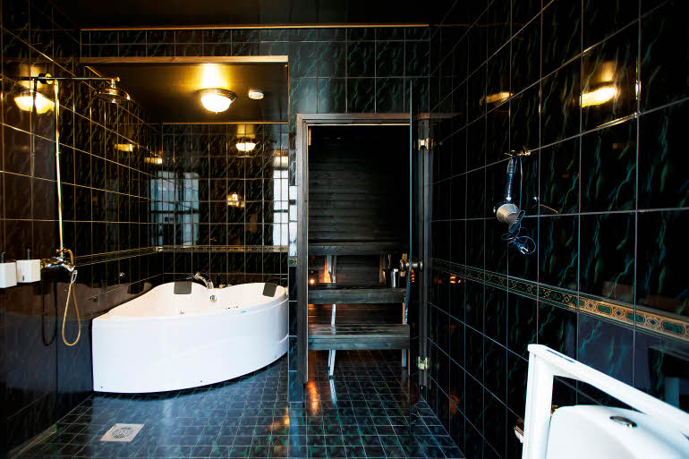 Superior Jacuzzi bathroom
