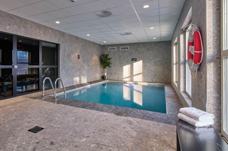 indoor pool at scandic lugnet in falun