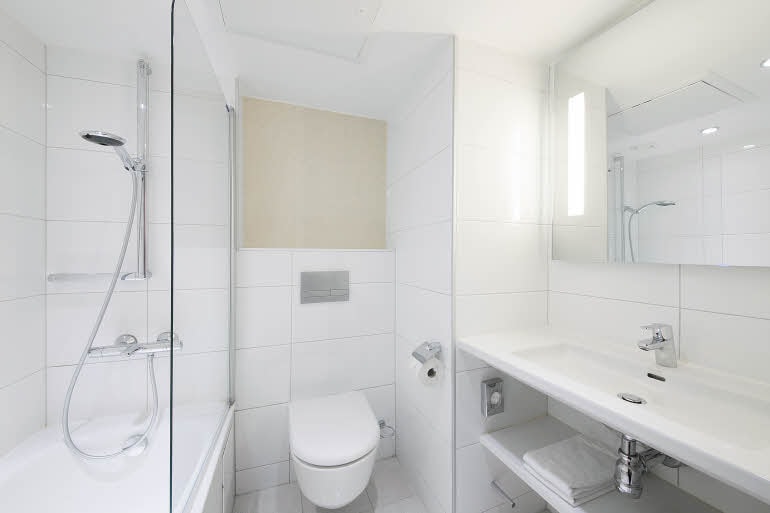 bathroom with bathtub