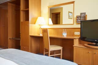 Standard Room desk Scandic Wroclaw