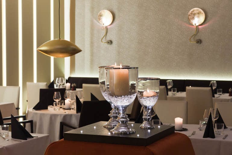 Julia, Restaurant, Julienne