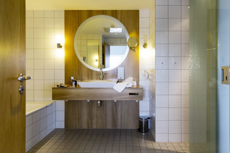 Bathroom Junior Suite Scandic Aalborg City