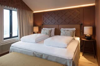 bedding in drage master suite at scandic holmenkollen park in oslo