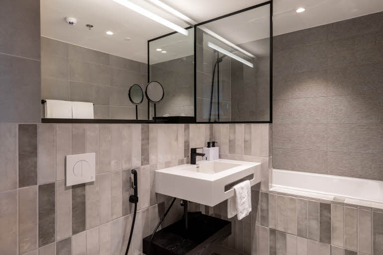 guest room bathroom at scandic helsinki hub