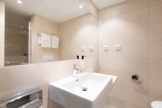 bathroom in family room at scandic stavanger park