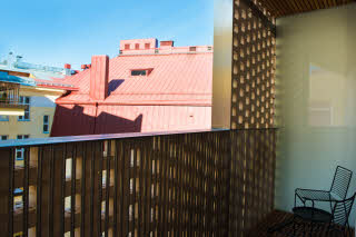 Balcony, Conscious theme room