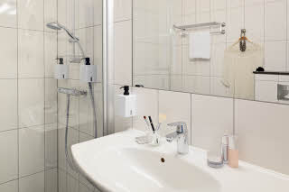 Junior suite bathroom