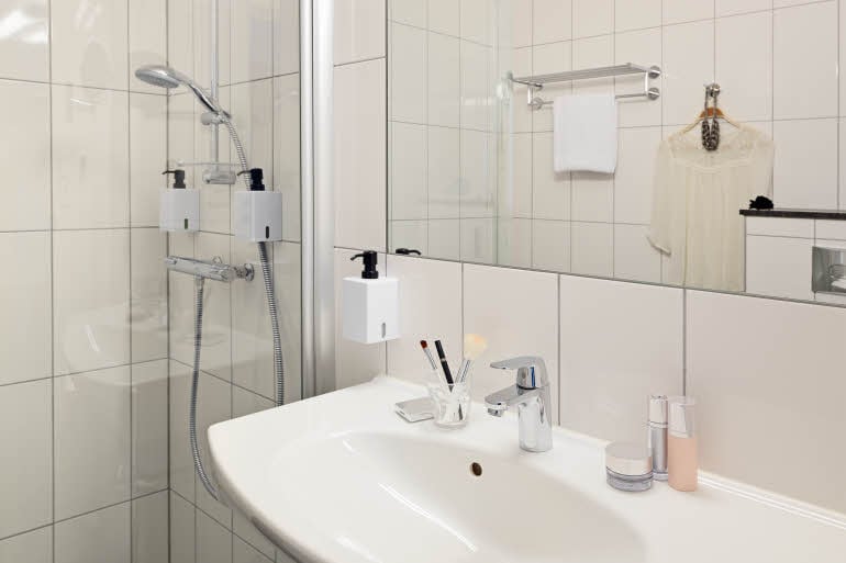 Junior suite bathroom Scandic Backadal