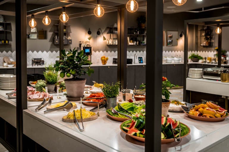 Restaurant breakfast hotel Scandic Molndal