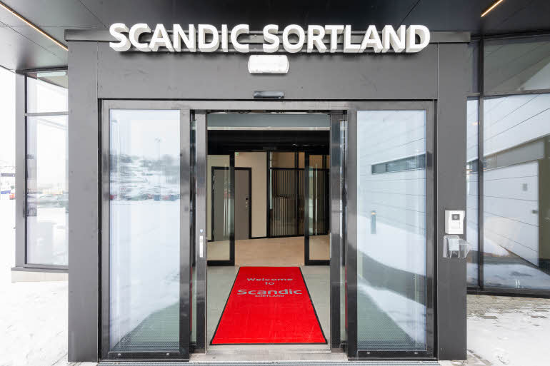 entrance to the lobby of scandic sortland 