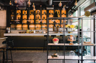 Restaurant and bar area
