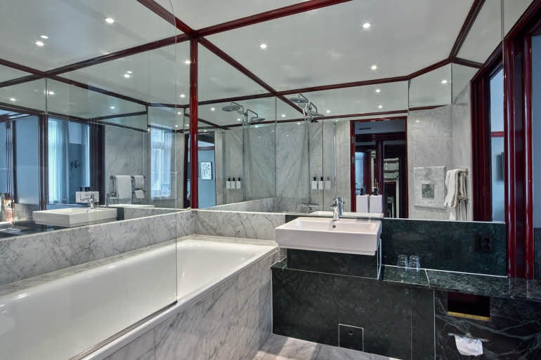 Bathroom in Twin Superior room at Scandic Kramer