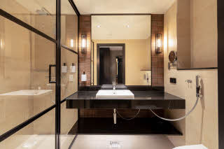Scandic-Hamburger-B-rs-room-KR-TR-KP-TP-KS-TT-bath.jpg